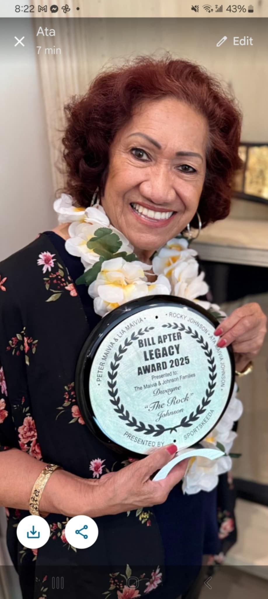 قبلت أتا ماشيا الجائزة باسم ابنها