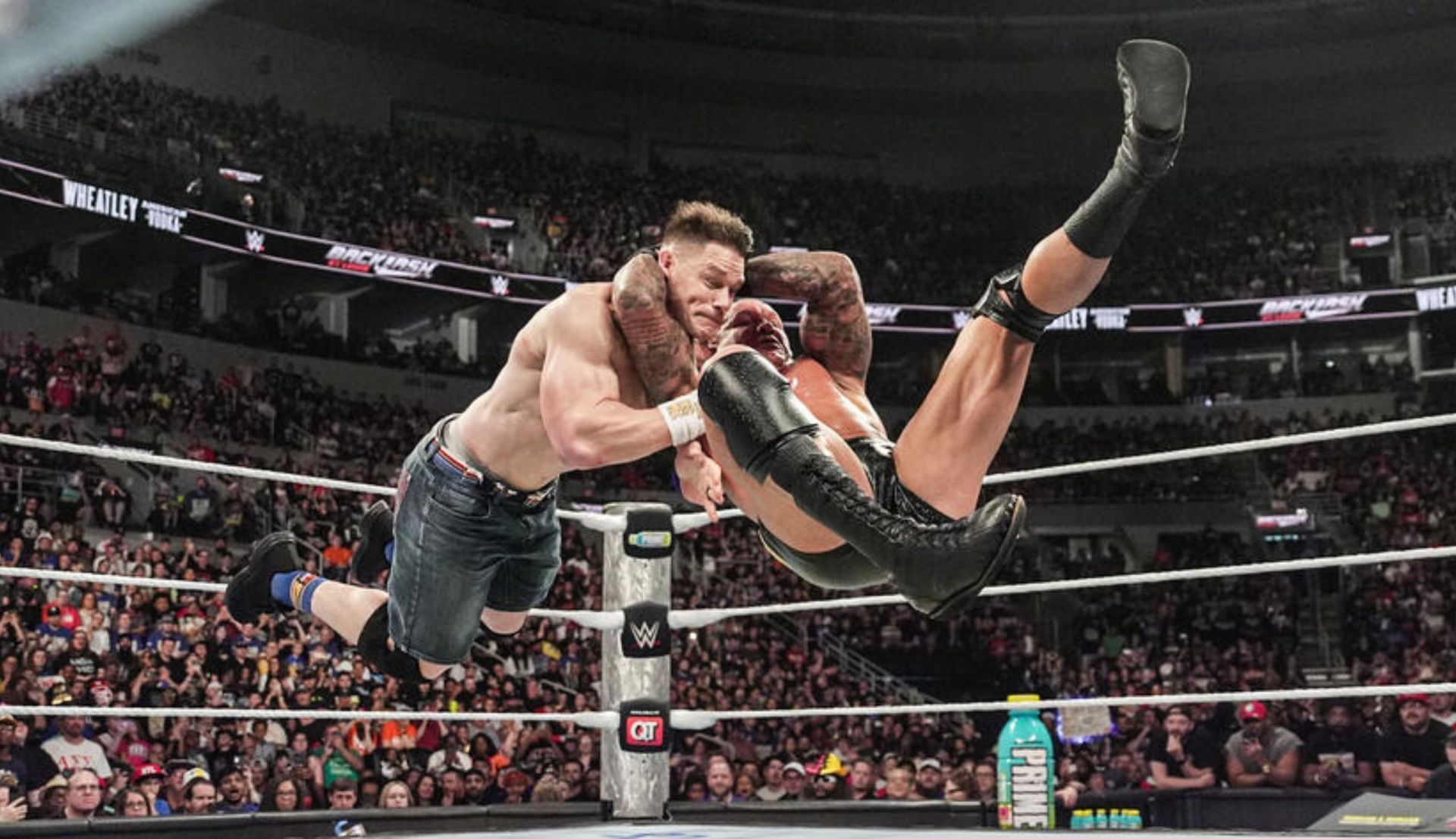 जॉन सीना को RKO लगाते हुए रैंडी ऑर्टन (Photo: WWE.com)