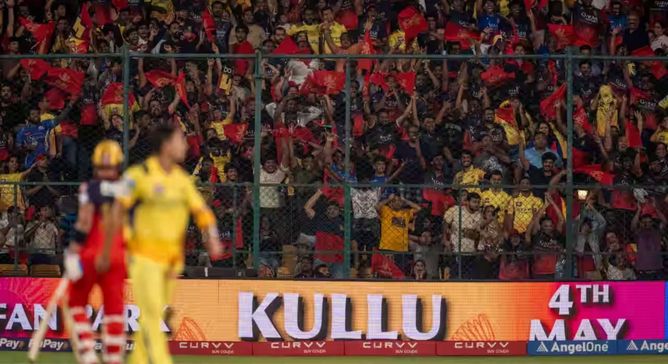 Ravindra Jadeja drops Jacob Bethell on 27 after a nasty collision with Matheesha Pathirana during RCB vs CSK IPL 2025 match [Watch]