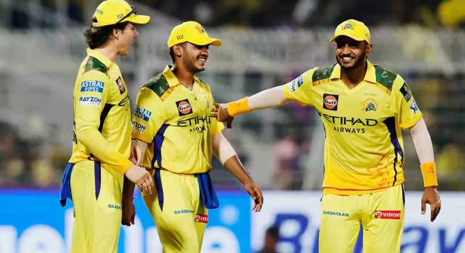 Ayush Mhatre holds on to terrific catch at boundary ropes to send Rinku Singh packing for 9 in KKR vs CSK IPL 2025 match [Watch]