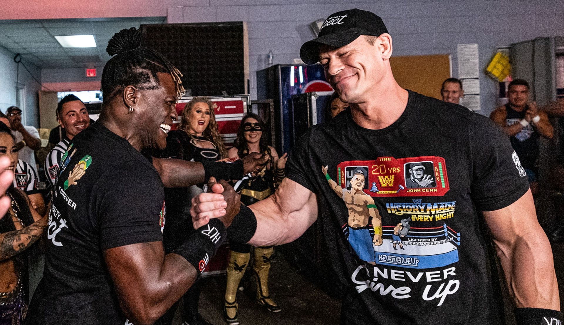 जॉन सीना और आर-ट्रुथ हाथ मिलाते हुए (Photo: WWE.com)
