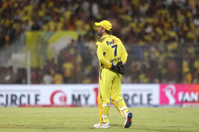 MS Dhoni seen with bandaged knee in Shashank Singh’s post after CSK vs PBKS IPL 2025 match [In Picture]
