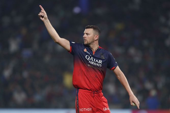 IPL 2025: Predicting 3 players who could pick up the most wickets in today’s RCB vs CSK match ft. Josh Hazlewood