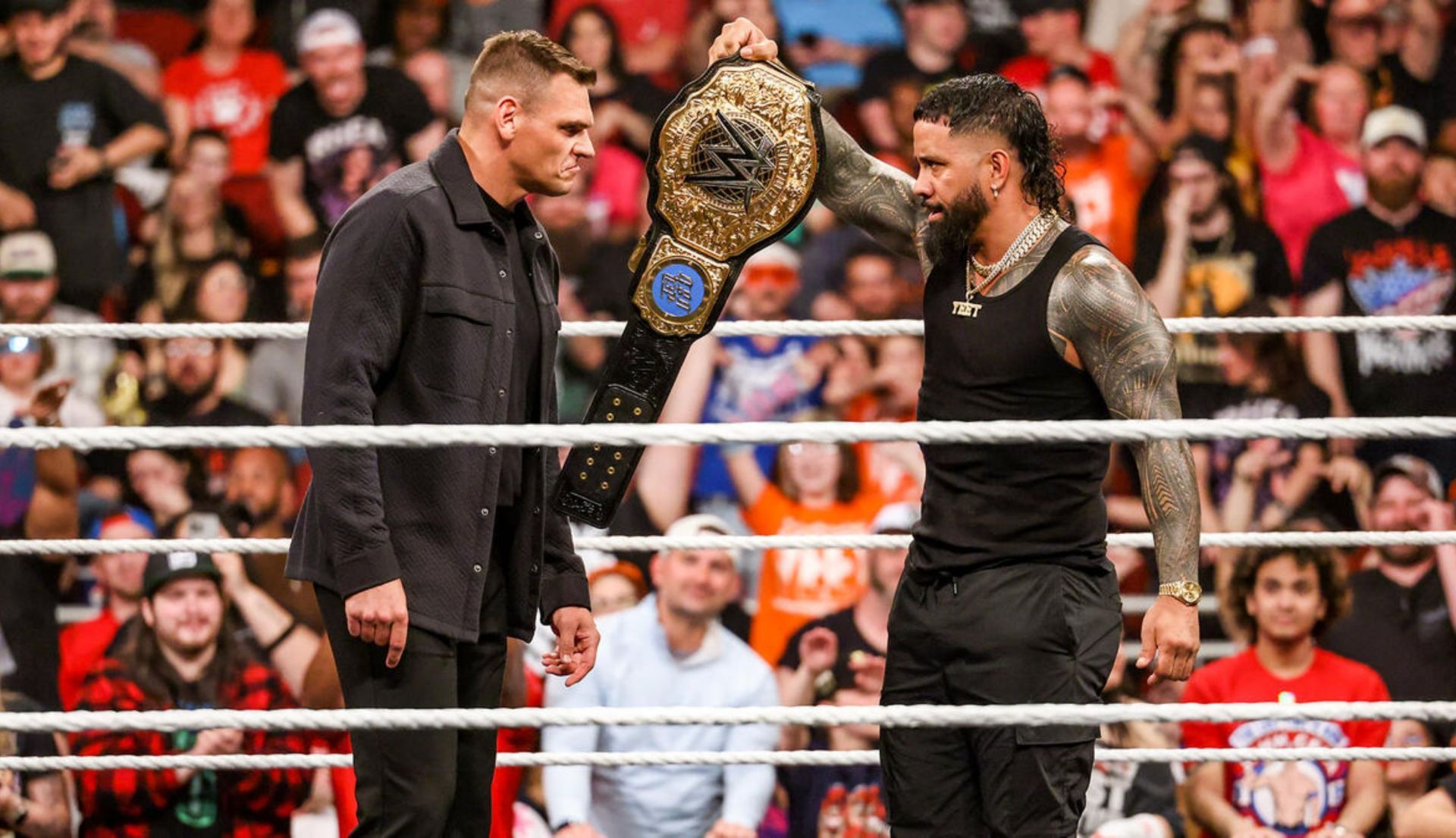 गुंथर और जे उसो एक-दूसरे को घूरते हुए (Photo: WWE.com)