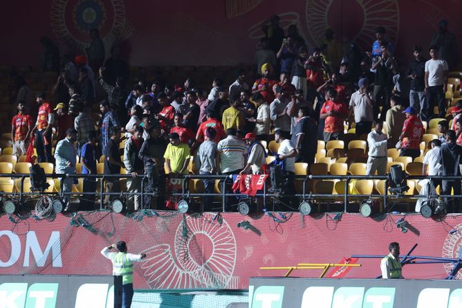 Players & official rush out of stadium in chaotic situation after PBKS vs DC IPL 2025 match called off [Watch]