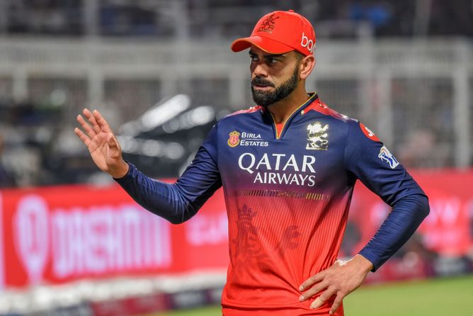 Virat Kohli drops absolute sitter and lets the ball go for a boundary in RCB vs CSK IPL 2025 match [Watch]