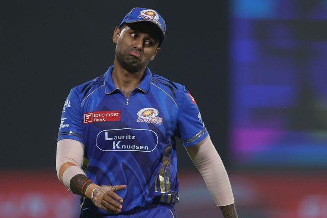 Suryakumar Yadav gives gully cricket vibes while searching for ball amid camera men during RR vs MI IPL 2025 match [Watch]