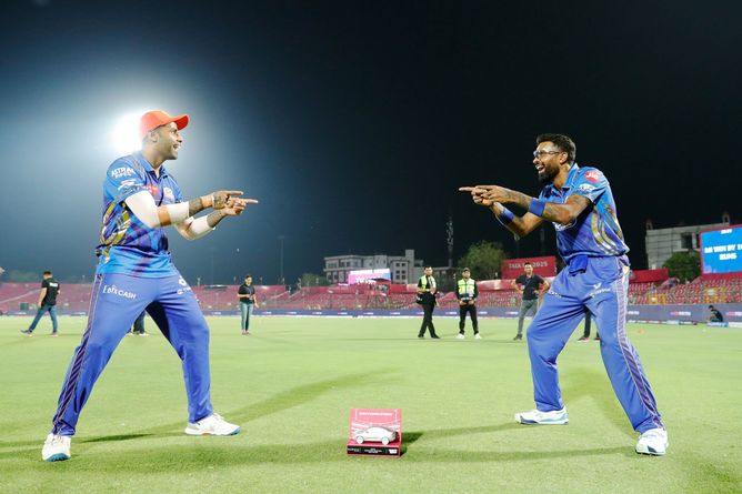"Woh Spiderman wala" - Hardik Pandya and Suryakumar Yadav's hilarious interaction over sharing award in RR vs MI IPL 2025 match [Watch]