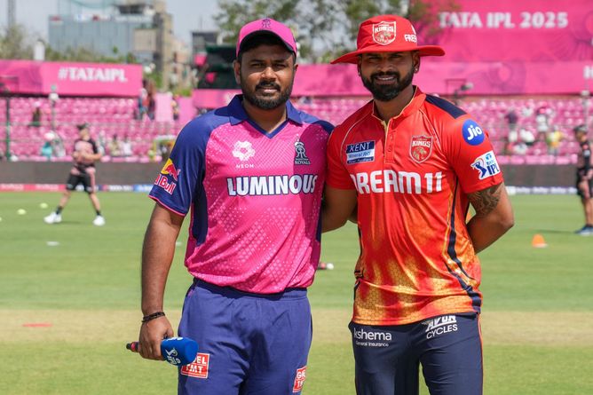 Injured Shreyas Iyer gives instructions from outside the boundary during RR vs PBKS IPL 2025 match [Watch]