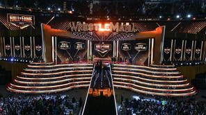 WWE legend to receive a huge honor
