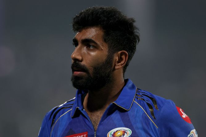 “Phir main aur jor se marunga” - Jasprit Bumrah gives valuable advice to young fast bowler after RR vs MI IPL 2025 match [Watch]