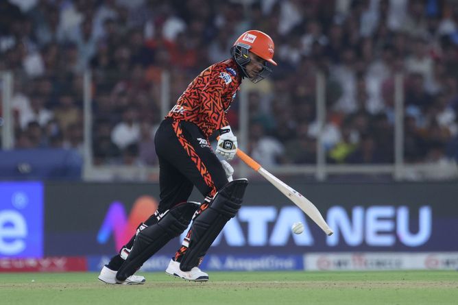 "Since it wasn't a Mumbai match, you won't create too much uproar" - Aakash Chopra on Abhishek Sharma's lbw decision in SRH vs GT IPL 2025 clash