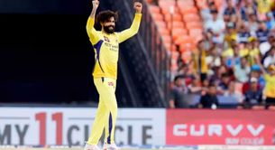 Matheesha Pathirana removes Shahrukh Khan for 19 as he juggles to complete the catch on 3rd attempt in GT vs CSK IPL 2025 match [Watch]