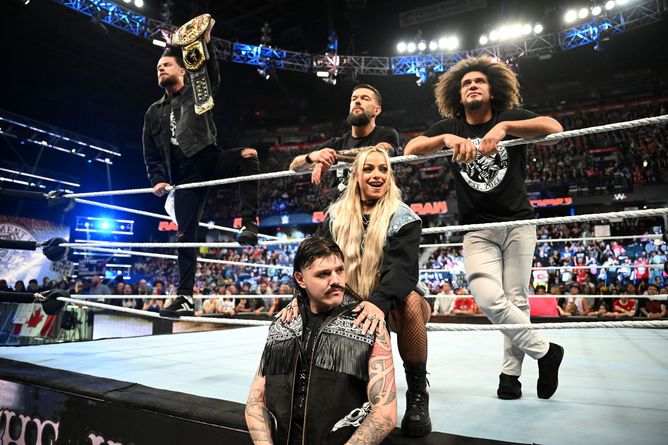 Major WWE Superstar to quit current faction and join The Judgment Day after WWE RAW? Potential explored