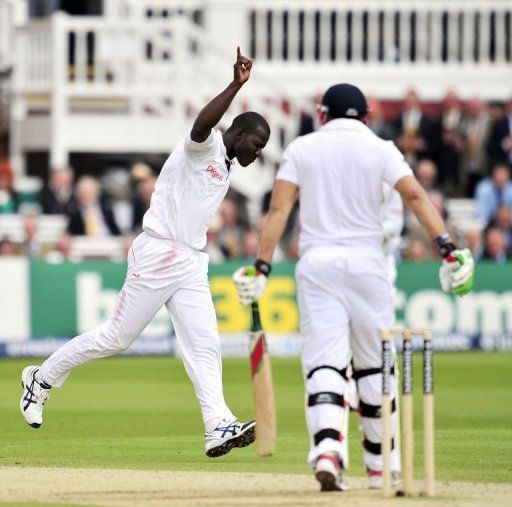 West Indies&#039; Marlon Samuels (left) celebrates the wicket of England&#039;s Tim Bresnan