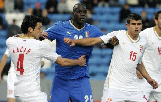 Balotelli (centre) has threatened to walk off the pitch if he is jeered during the tournament