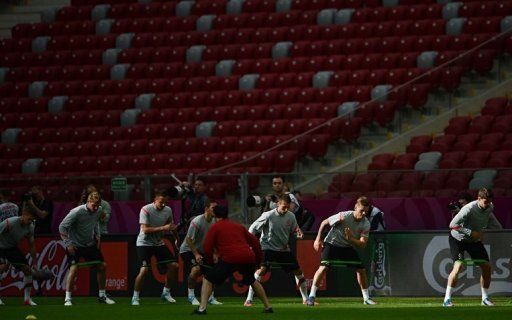 Poland&#039;s national football team take part in a training session at the National Stadium in Warsaw