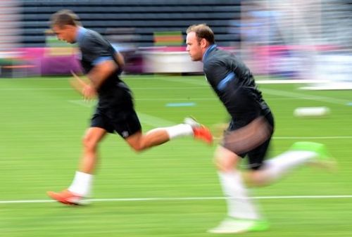 England's forward Wayne Rooney (R) runs during a training session at the Dombass Arena stadium