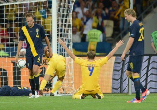 Ukrainian midfielder Oleh Gusev (C) celebrates his team&#039;s goal