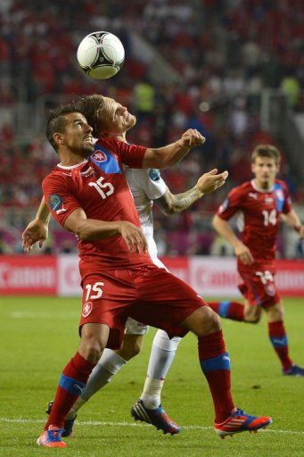 Polish midfielder Jakub Blaszczykowski (R) fights for the ball with Czech forward Milan Baros