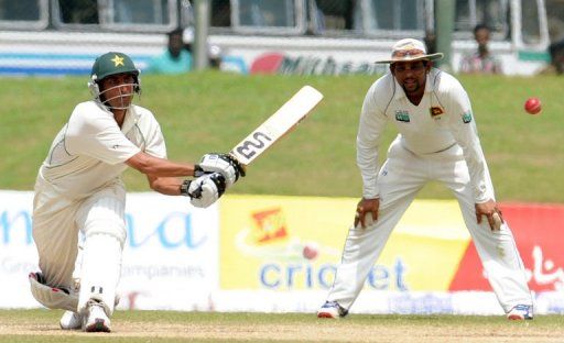 Pakistan batsman Younis Khan (left) plays a shot as Sri Lanka&#039;s Tillakaratne Dilshan looks on