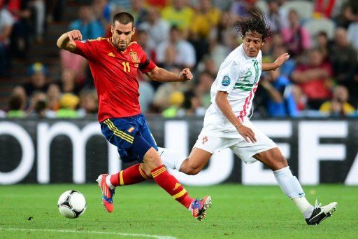 Portuguese defender Bruno Alves (R) vies with Spanish forward Alvaro Negredo