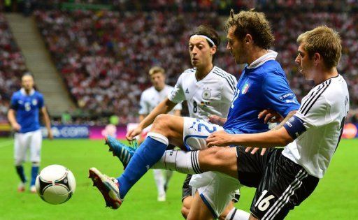 Italian midfielder Alessandro Diamanti (C) vies with German defender Philipp Lahm (R)