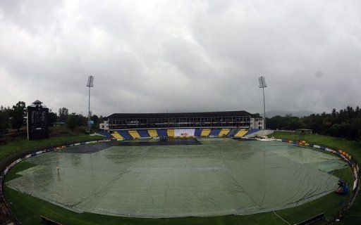 Rain delayed the start of the second day&#039;s play in the third and final Test between Pakistan and Sri Lanka on Monday
