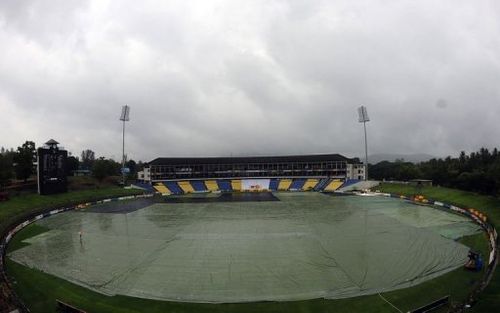 Rain delayed the start of the second day's play in the third and final Test between Pakistan and Sri Lanka on Monday