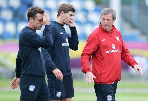 Roy Hodgson with Steven Gerrard and Scott Parker
