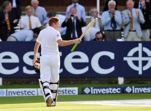 England's Jonathan Bairstow thanks the crowd