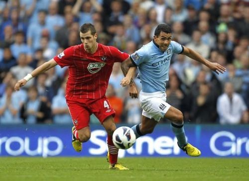 Southampton's French player Morgan Schneiderlin (L) and Manchester City's Argentinian player Carlos Tevez