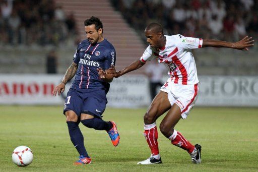 Paris Saint-Germain&#039;s Argentina forward Ivan Lavezzi vies with Ajaccio&#039;s French midfielder Ricardo Faty