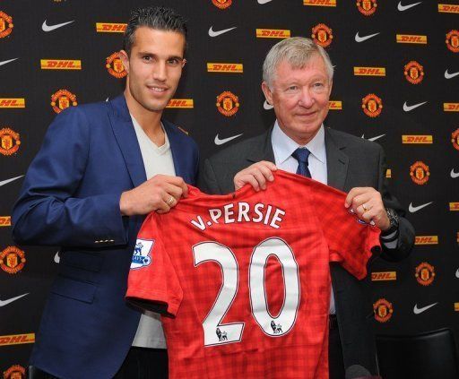 Sir Alex Ferguson (R) is uncertain if he should throw Robin van Persie straight into his starting line-up