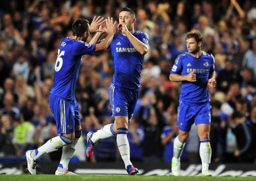 Chelsea's English defender Gary Cahill (C) celebrates scoring the equalising goal with English defender John Terry (L)