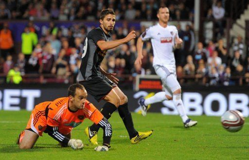 Liverpool&#039;s Italian forward Fabio Borini (C) eyes his shot as it rebounds off the post