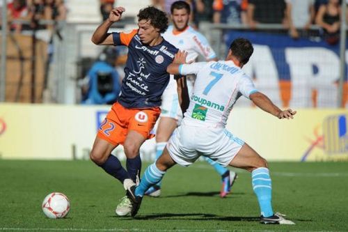 Montpellier's Benjamin Stambouli (L) vies with Marseille's Benoit Cheyrou