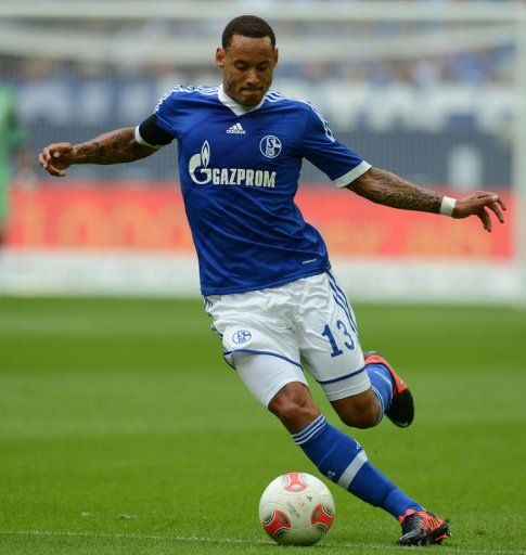 Schalke&#039;s midfielder Jermaine Jones plays the ball