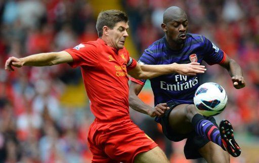 Liverpool midfielder Steven Gerrard (left) vies with Arsenal&#039;s Abou Diaby