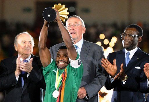 Christopher Katongo holds up the 2012 African Cup of Nations trophy