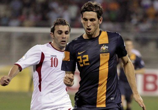 Jordan&#039;s forward Ahmed Hayel (back) challenges Australia&#039;s defender Matthew Spiranovic