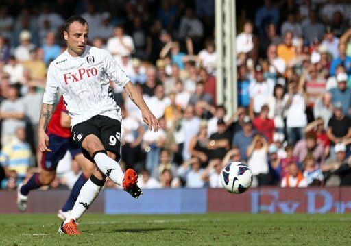 Fulham&#039;s striker Dimitar Berbatov scores his second goal from the penalty spot