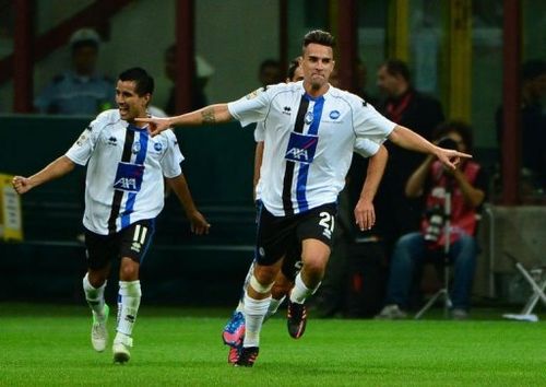 Atalanta's midfielder Luca Cigarini celebrates after scoring