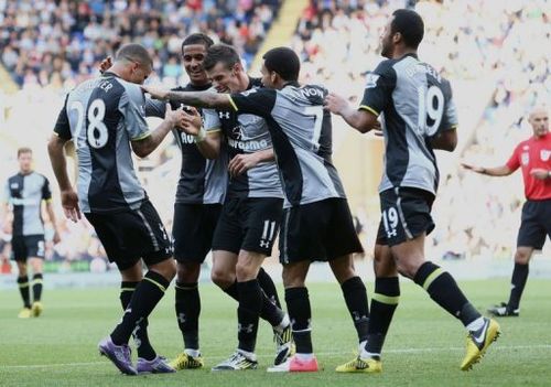 Tottenham Hotspurs' Gareth Bale (C) celebrates with teammates after scoring Tottenham's second goal