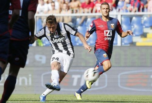 Juventus' Emanuele Giaccherini (L) kicks the ball