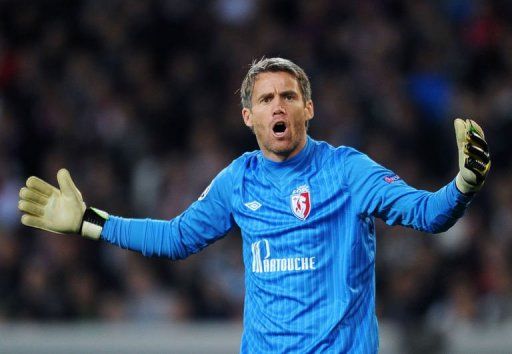 Lille&#039;s goalkeeper Mickael Landreau