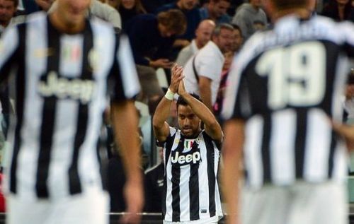 Juventus' forward Fabio Quaglierella (C) celebrates after scoring