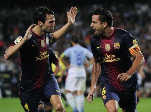 Barcelona&#039;s Xavi Hernandez (R) is congratuled by his teamate Cesc Fabregas after scoring