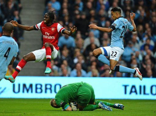 Manchester City&#039;s goalkeeper Joe Hart (ground) saves from Arsenal&#039;s Gervinho (Top L)