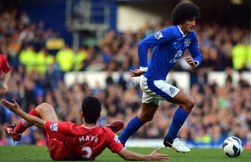 Everton's midfielder Marouane Fellaini (R) clashes with Southampton's defender Maya Yoshida